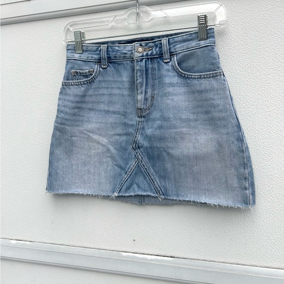 Y2K Hollister Micro Mini Denim Skirt Raw Hem High Rise Medium Wash Women 00 - Picture 4 of 14